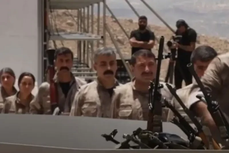 Рабочая партия Курдистана сжигает своё оружие под контролем турецких спецслужб