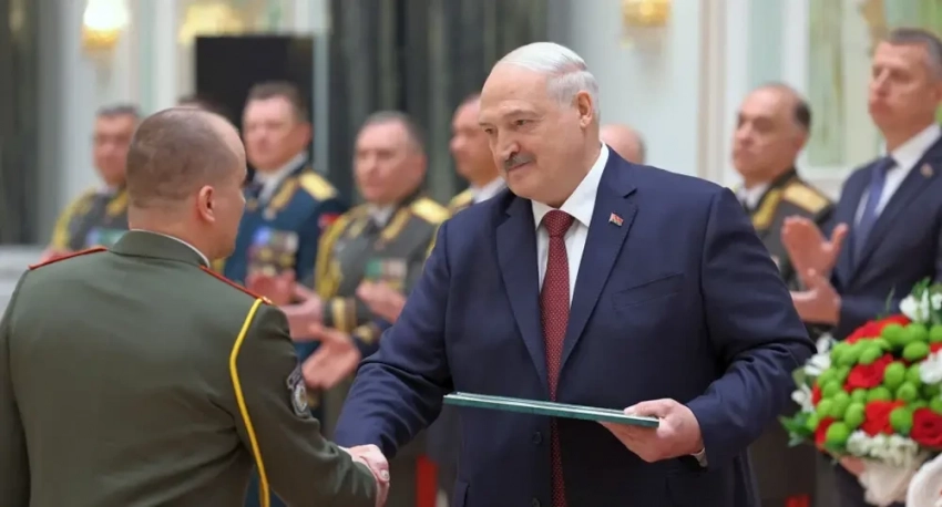 Лукашенко: Белоруссии есть чем ответить на гибридную войну Запада